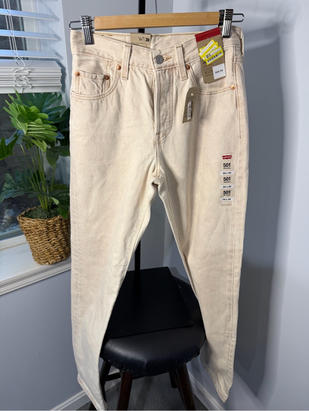 Levi's 501 Women's Straight Leg Jeans in Cream